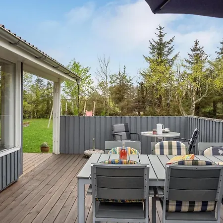 Semesterbostad Amazing In With Wifi And 2 Bedrooms Strandby