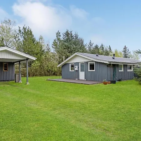Semesterbostad Amazing In With Wifi And 2 Bedrooms Strandby