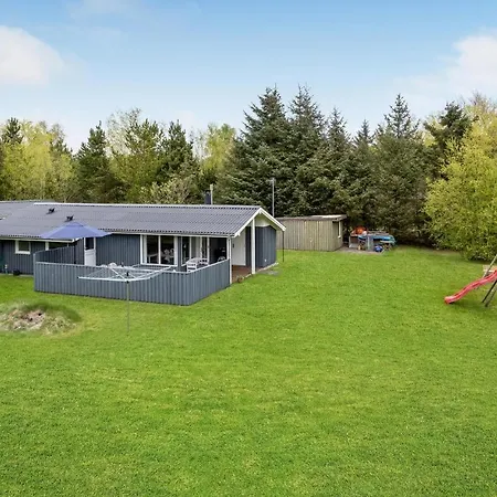 Semesterbostad Amazing In With Wifi And 2 Bedrooms